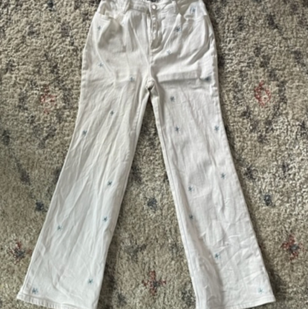 🤍 White Embroidered Two-Piece Set - Picture 5 of 6